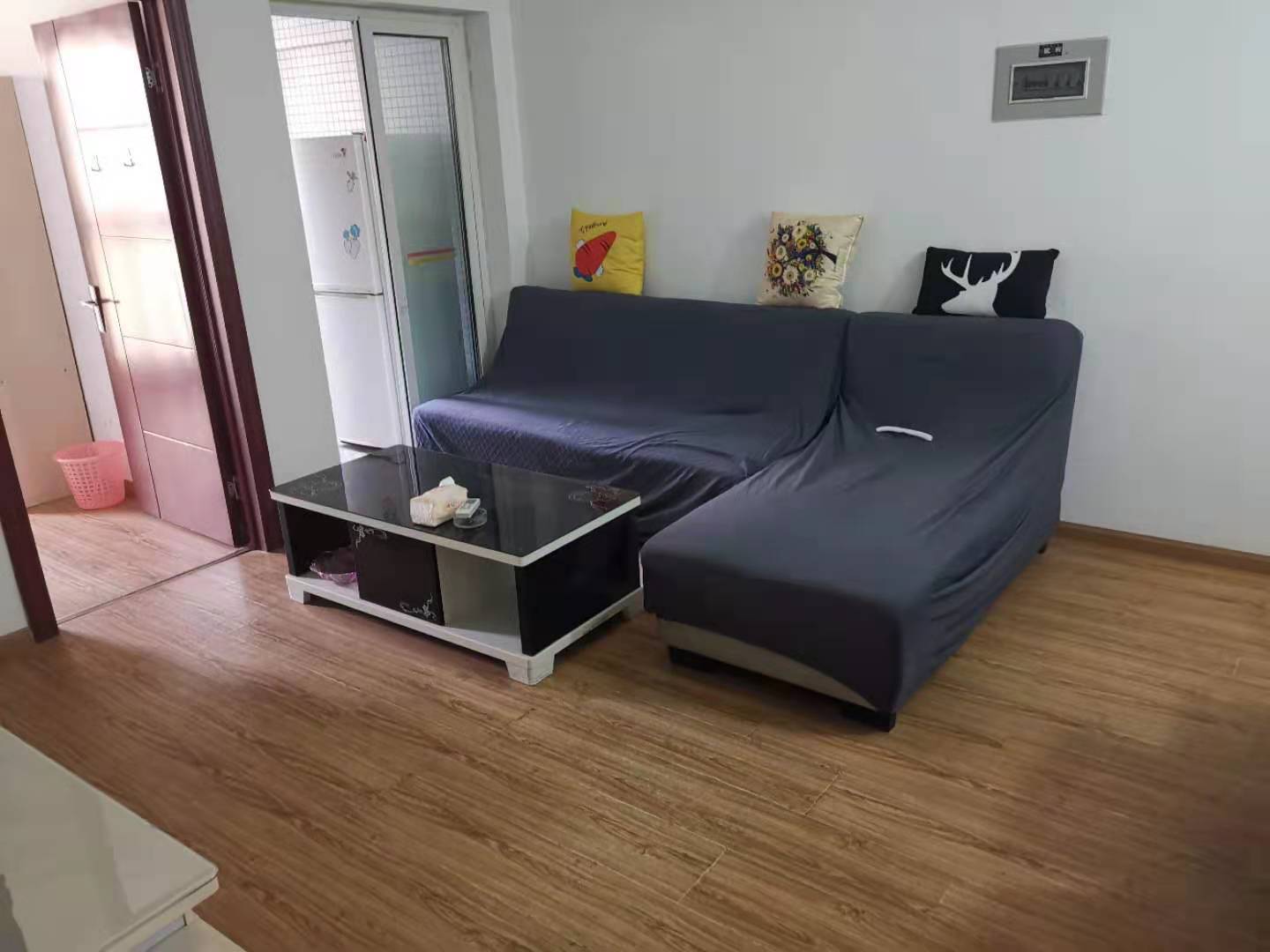 左右小区  2室1厅1卫   1800.00元/月室内图