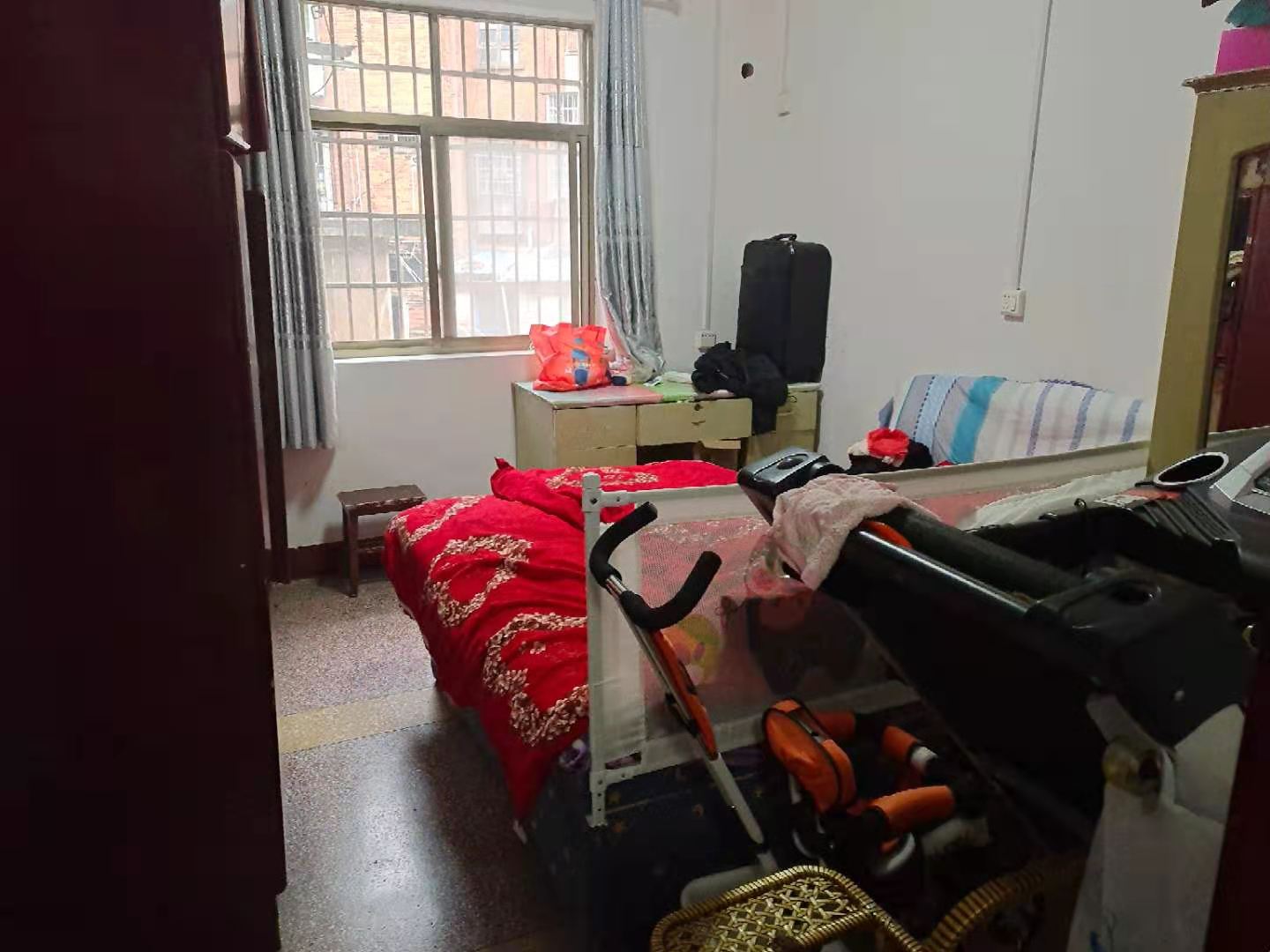 赫山公路局单位房 2室2厅1卫 32.8万 赫山公路局单位房 2室2厅1卫 32.8万客厅