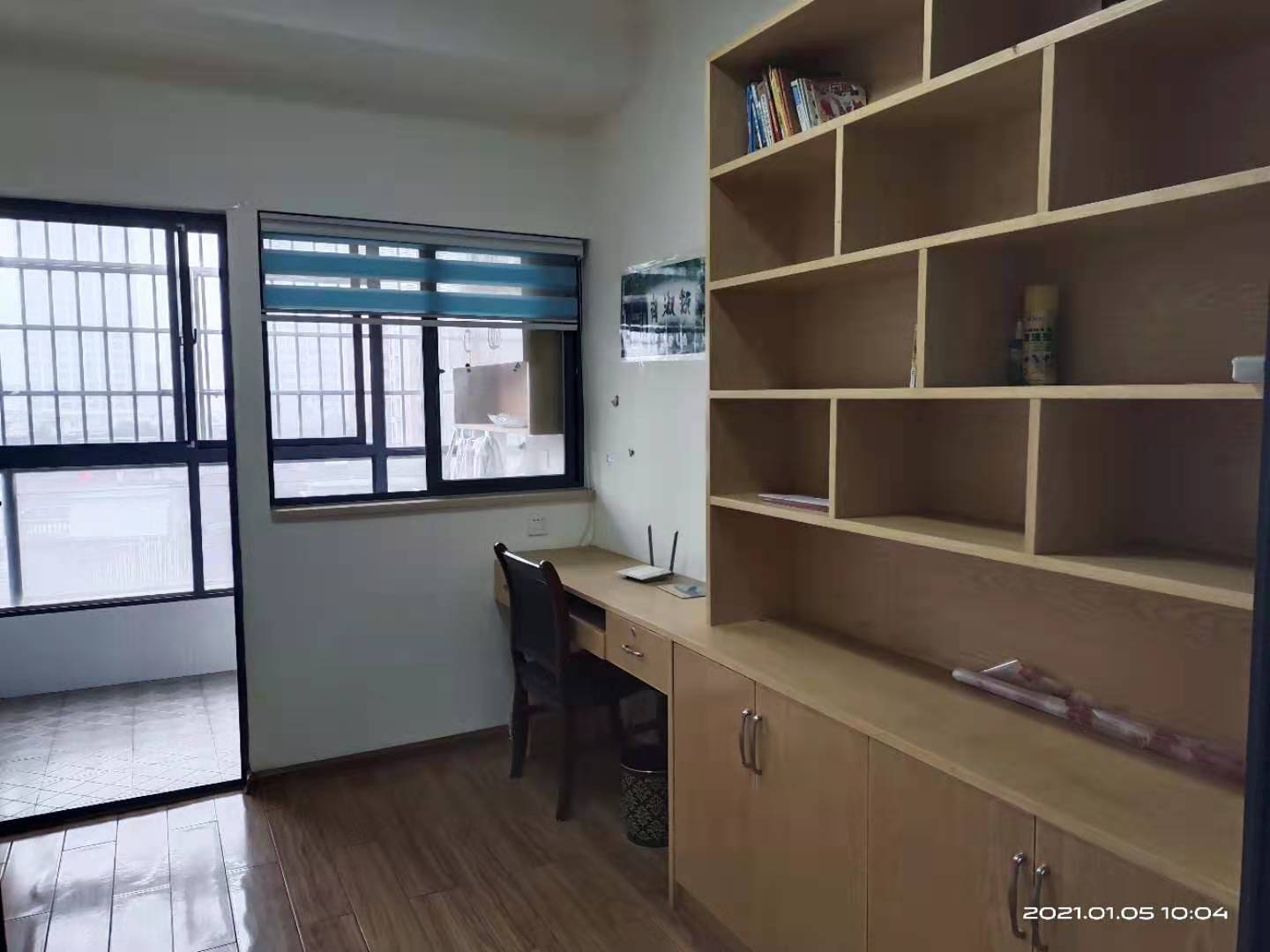 勤诚达新界  4室2厅1卫    2300.0元/月室内图