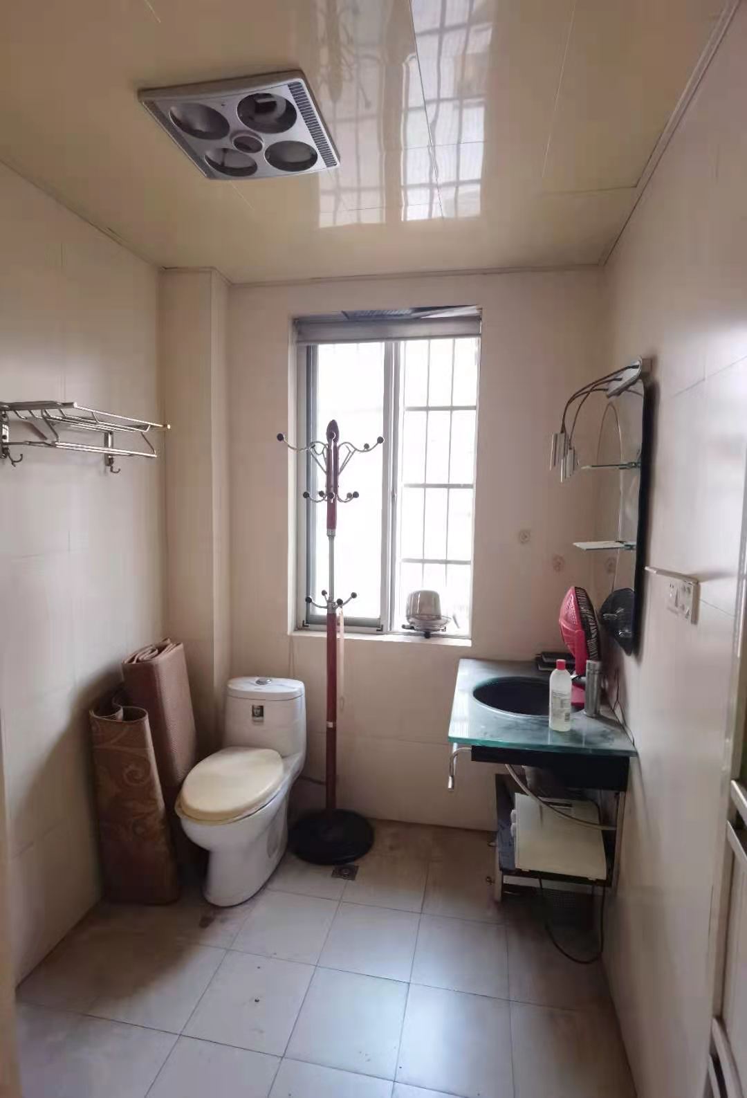 莲花小区 3室2厅2卫 66.0万 莲花小区 3室2厅2卫 66.0万客厅