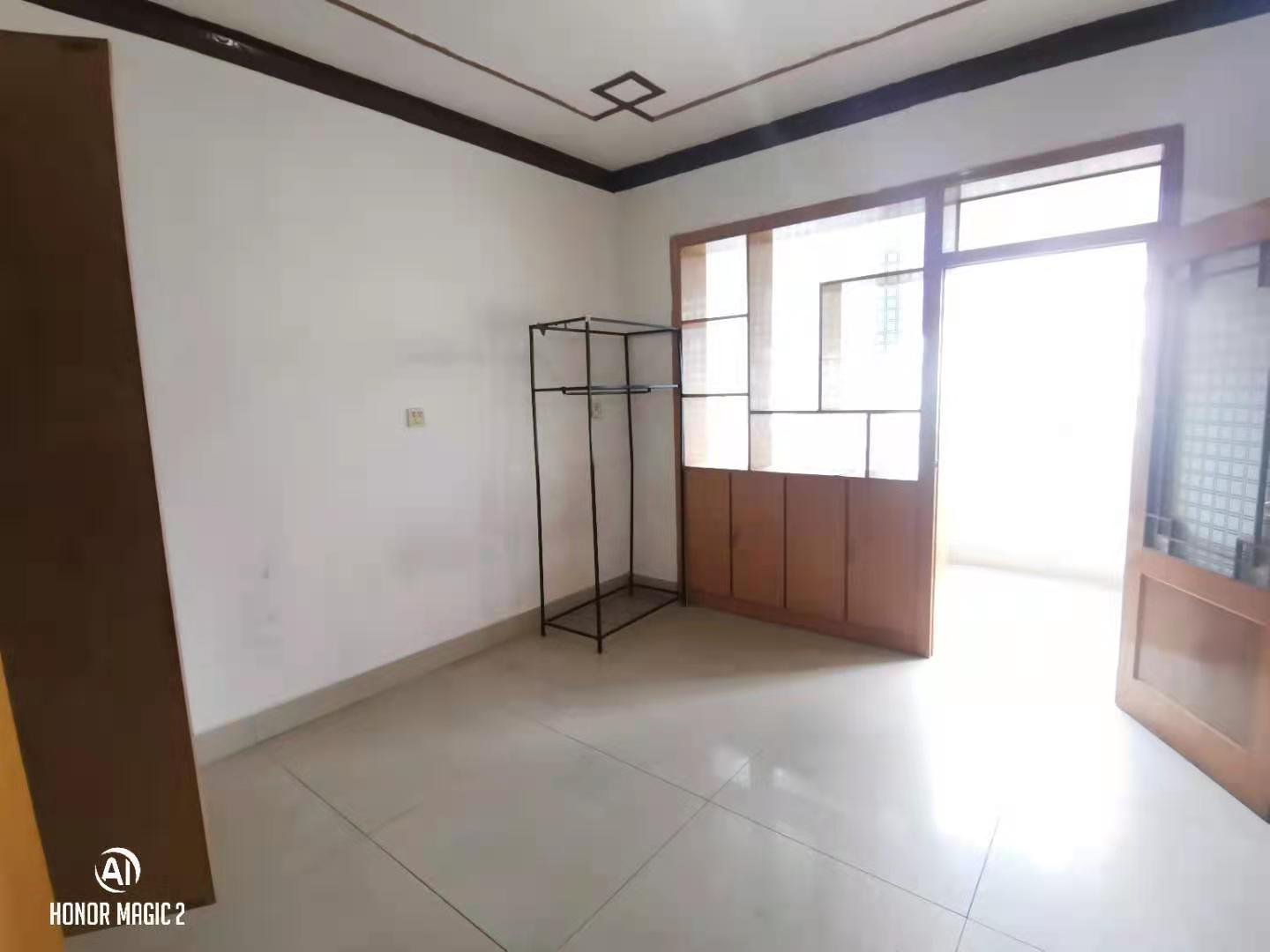 芙蓉农贸 3室2厅1卫 1200.0元/月 芙蓉农贸 3室2厅1卫 1200.0元/月室内图