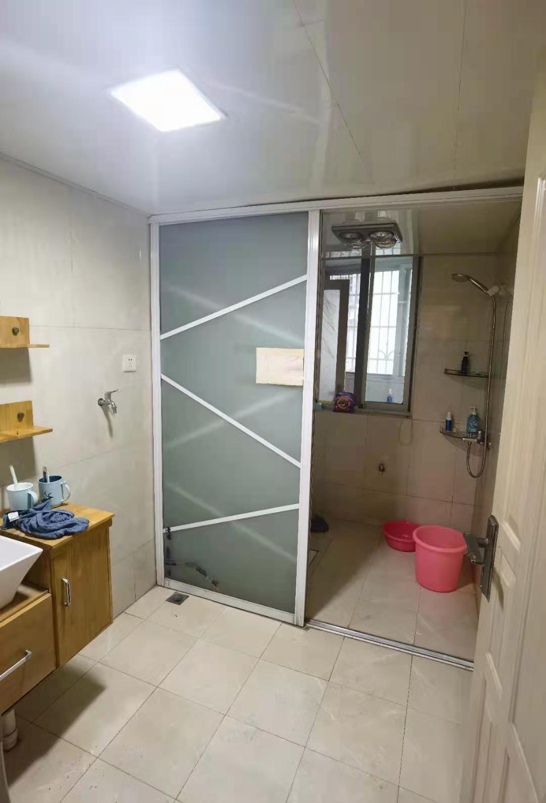 莲花小区 3室2厅2卫 66.0万 莲花小区 3室2厅2卫 66.0万客厅