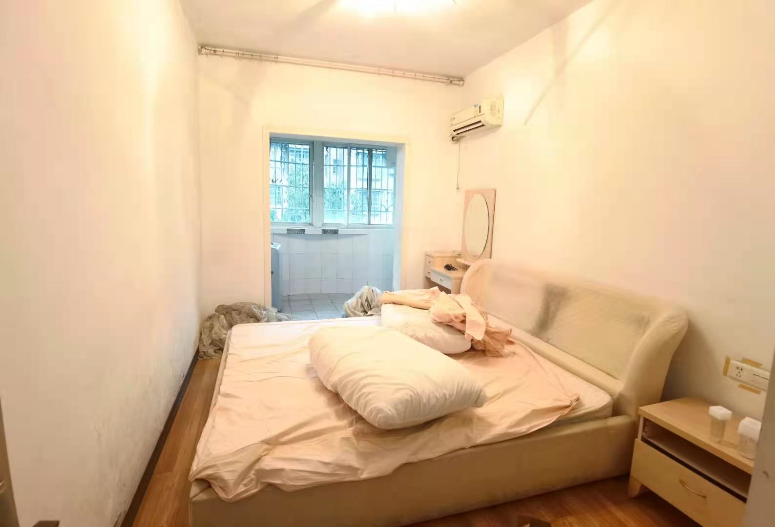 莲花小区 3室2厅2卫 66.0万 莲花小区 3室2厅2卫 66.0万客厅