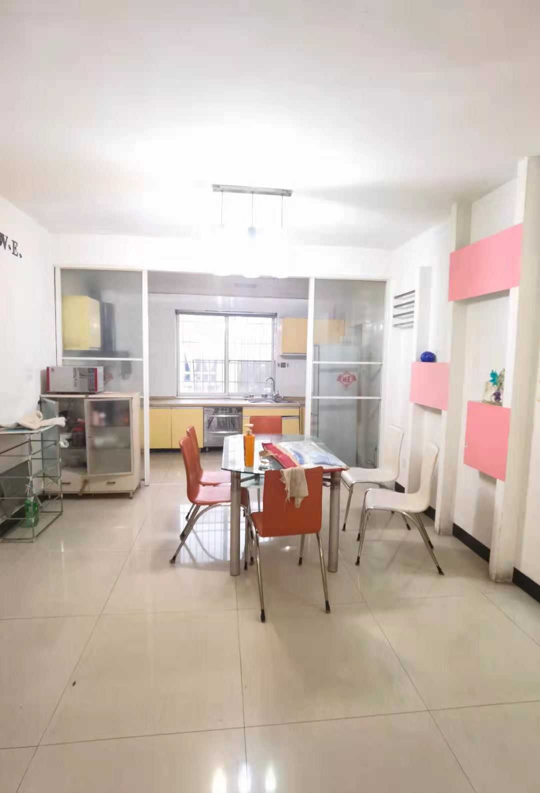 莲花小区 3室2厅2卫 66.0万 莲花小区 3室2厅2卫 66.0万客厅