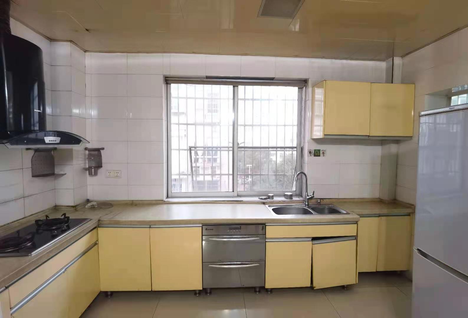 莲花小区 3室2厅2卫 66.0万 莲花小区 3室2厅2卫 66.0万客厅