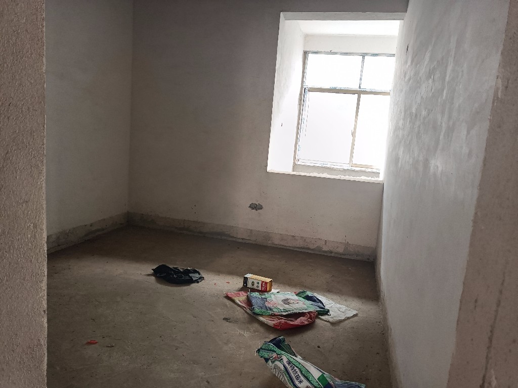 金园东苑  3室2厅2卫    53.8万 金园东苑  3室2厅2卫    53.8万卧室