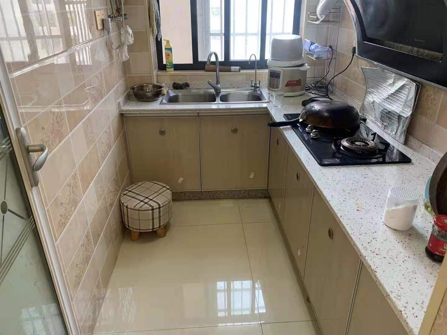 时代华府  2室2厅1卫    58.8万 时代华府  2室2厅1卫    58.8万厨房