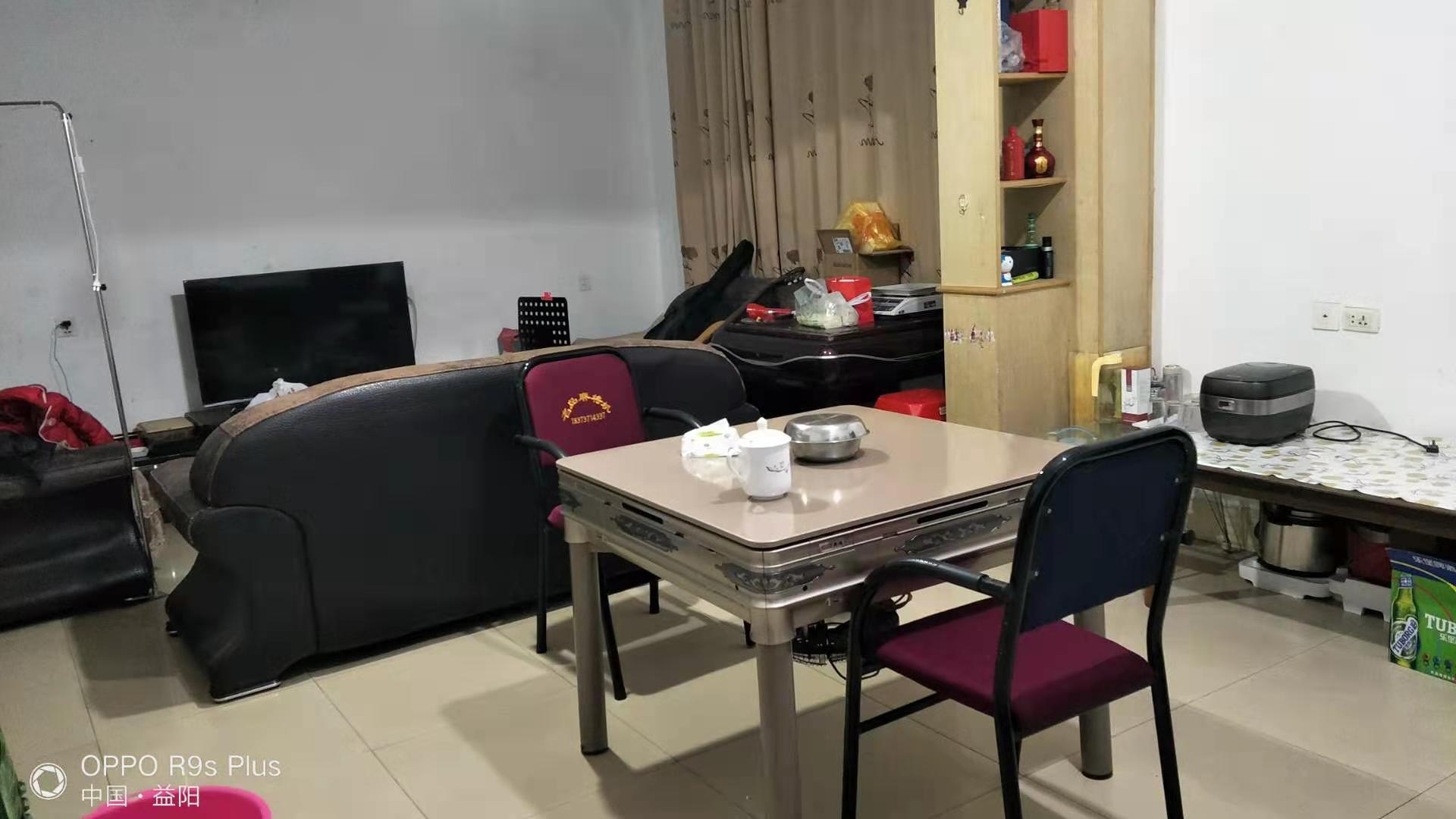 橡胶机家属区 3室2厅1卫 49.8万 橡胶机家属区 3室2厅1卫 49.8万客厅