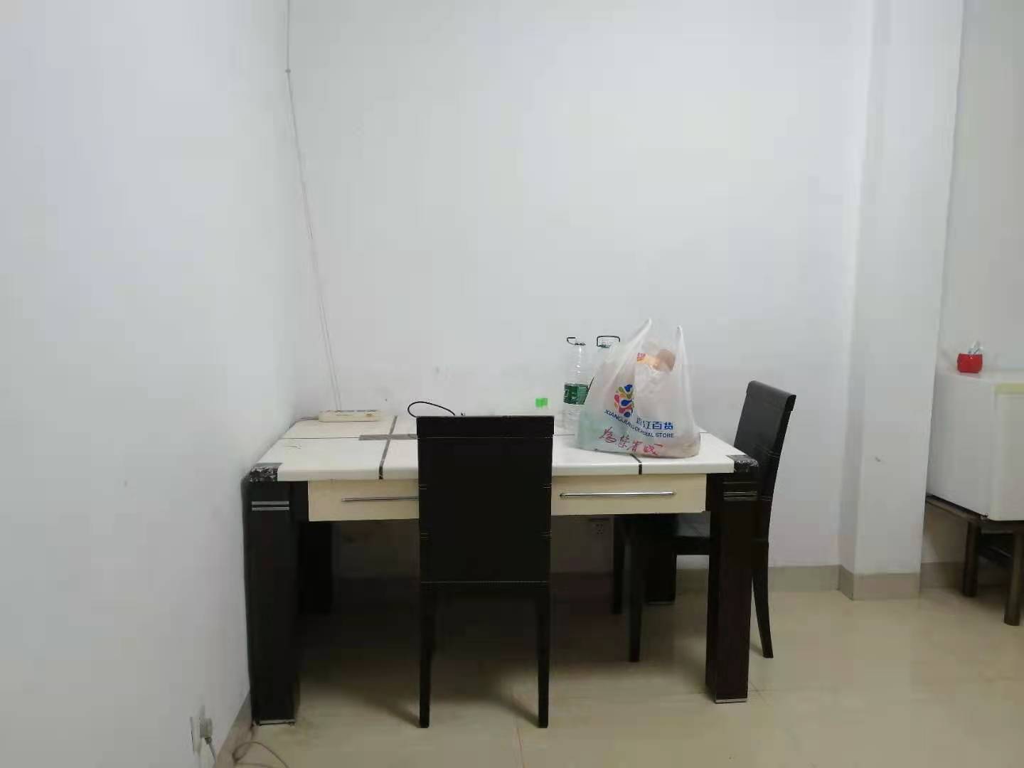 西湖一村 2室1厅1卫 1500.0元/月 西湖一村 2室1厅1卫 1500.0元/月室内图