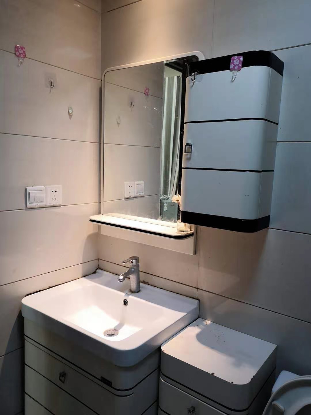 丰园小区 1室1厅1卫 1200.00元/月 丰园小区 1室1厅1卫 1200.00元/月室内图