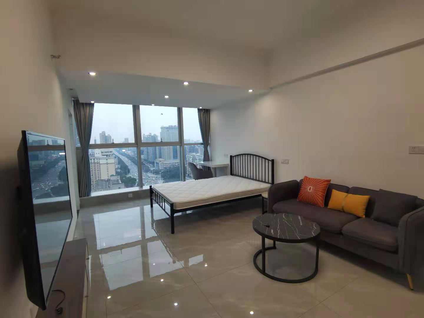 雄森国际  1室1厅1卫    1700.0元/月 雄森国际  1室1厅1卫    1700.0元/月室内图