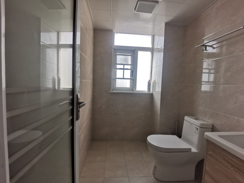 碧桂园梓山府 2室2厅2卫 88.0万 碧桂园梓山府 2室2厅2卫 88.0万卫生间