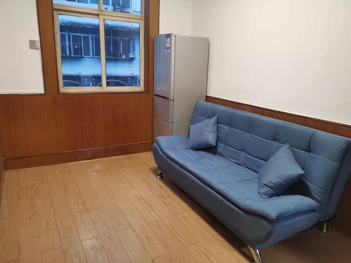 橡胶机家属区  2室1厅1卫    26.8万客厅