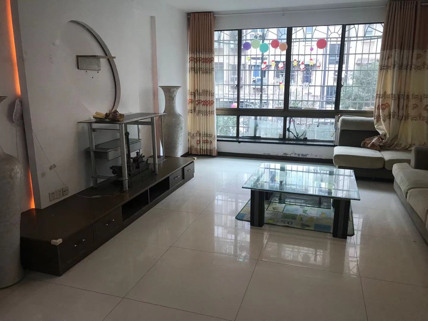 715矿小区  3室2厅2卫    86.0万 715矿小区  3室2厅2卫    86.0万客厅