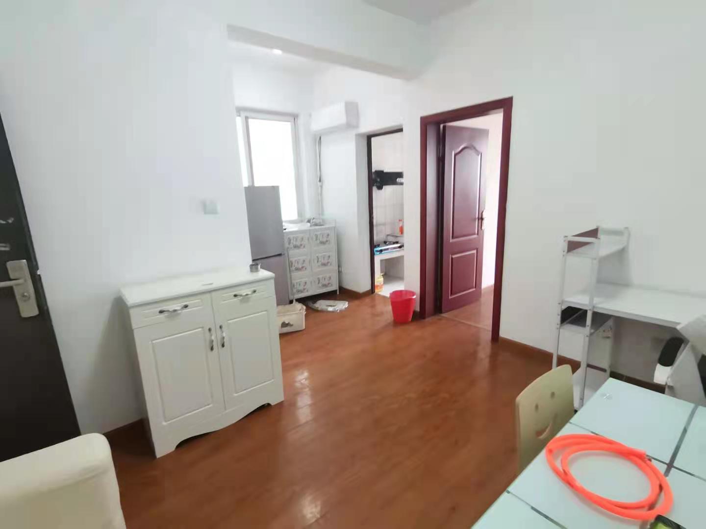 二江花园 1室1厅1卫 1500.00元/月 二江花园 1室1厅1卫 1500.00元/月室内图