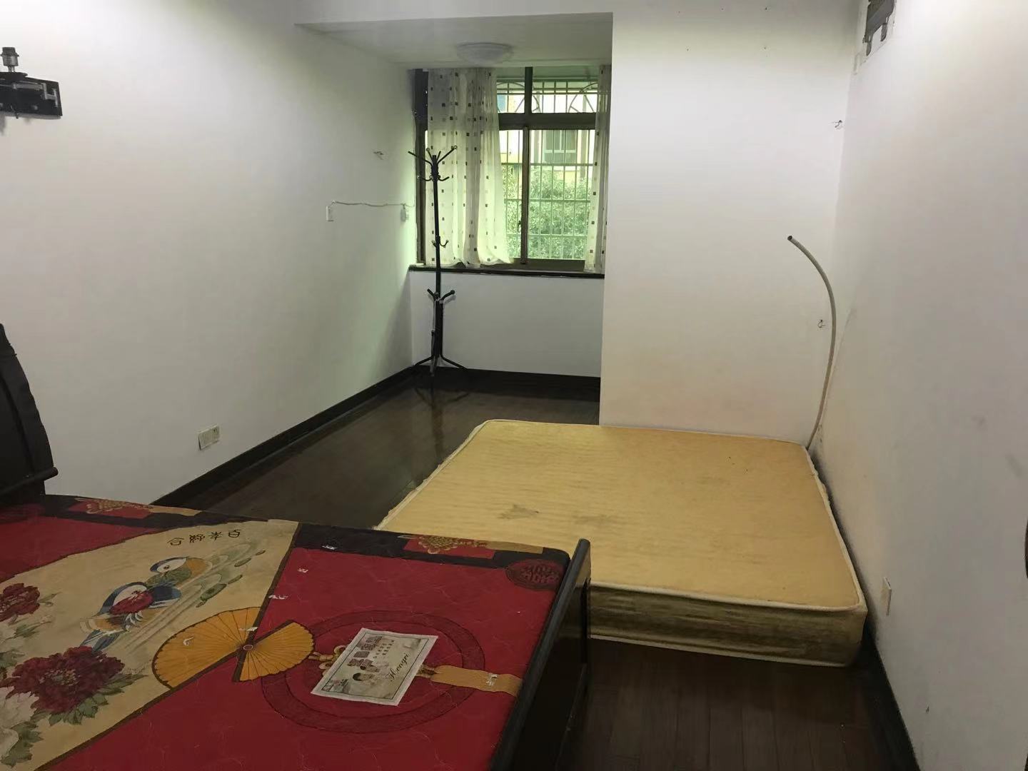 715矿小区  3室2厅2卫    86.0万 715矿小区  3室2厅2卫    86.0万客厅