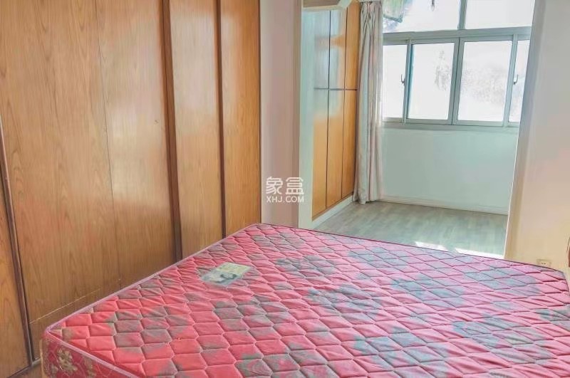 益阳市检查院住宅楼  4室2厅2卫    68.0万客厅