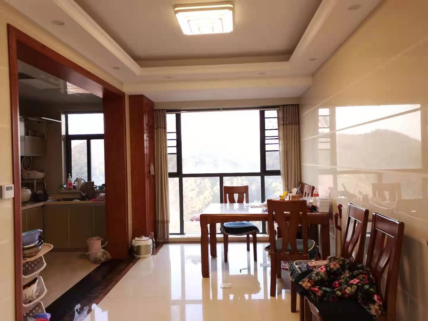 会龙山溪谷（住宅）  3室2厅2卫    118.0万卫生间