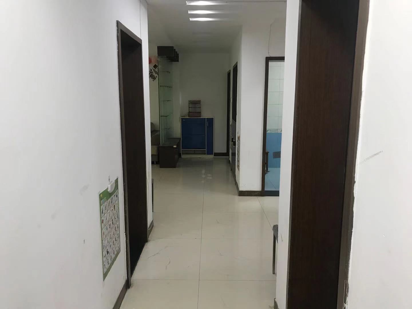 715矿小区  3室2厅2卫    86.0万 715矿小区  3室2厅2卫    86.0万客厅