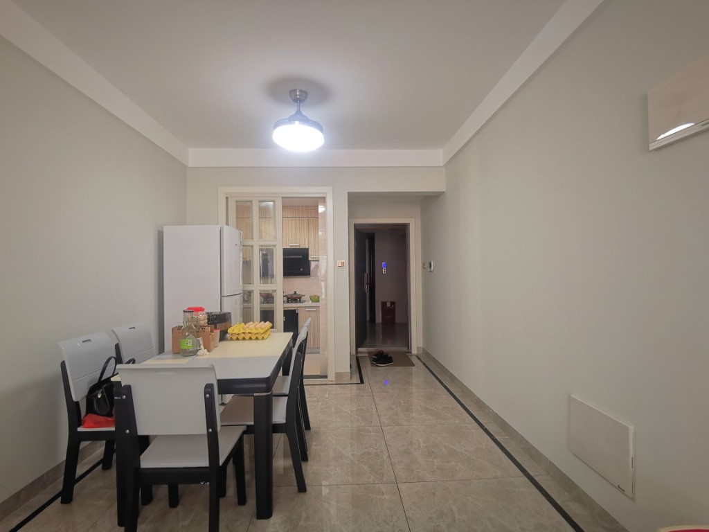 碧桂园梓山府 2室2厅2卫 88.0万 碧桂园梓山府 2室2厅2卫 88.0万客厅