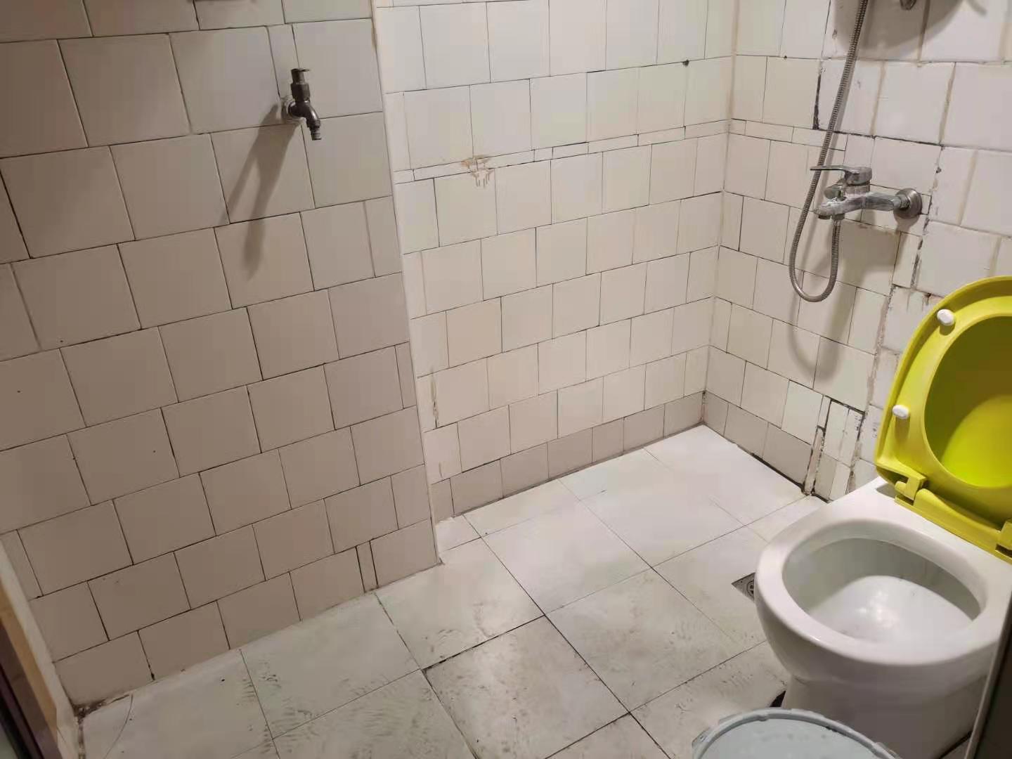 橡胶机家属区  2室1厅1卫    26.8万卫生间