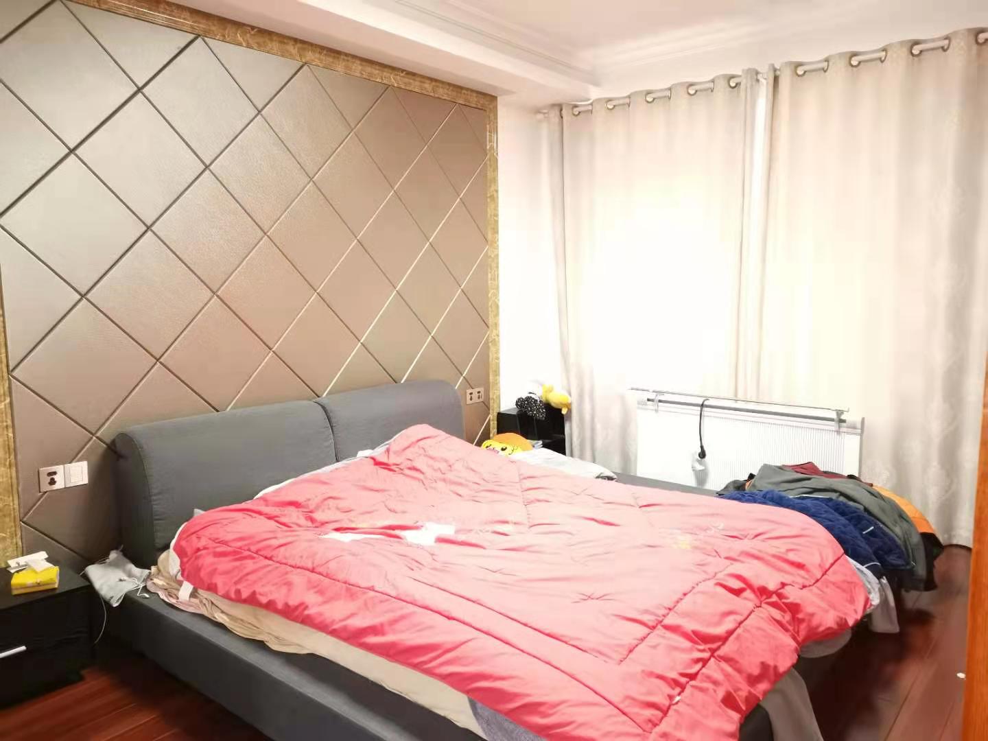 会龙山溪谷（住宅）  3室2厅2卫    118.0万卫生间