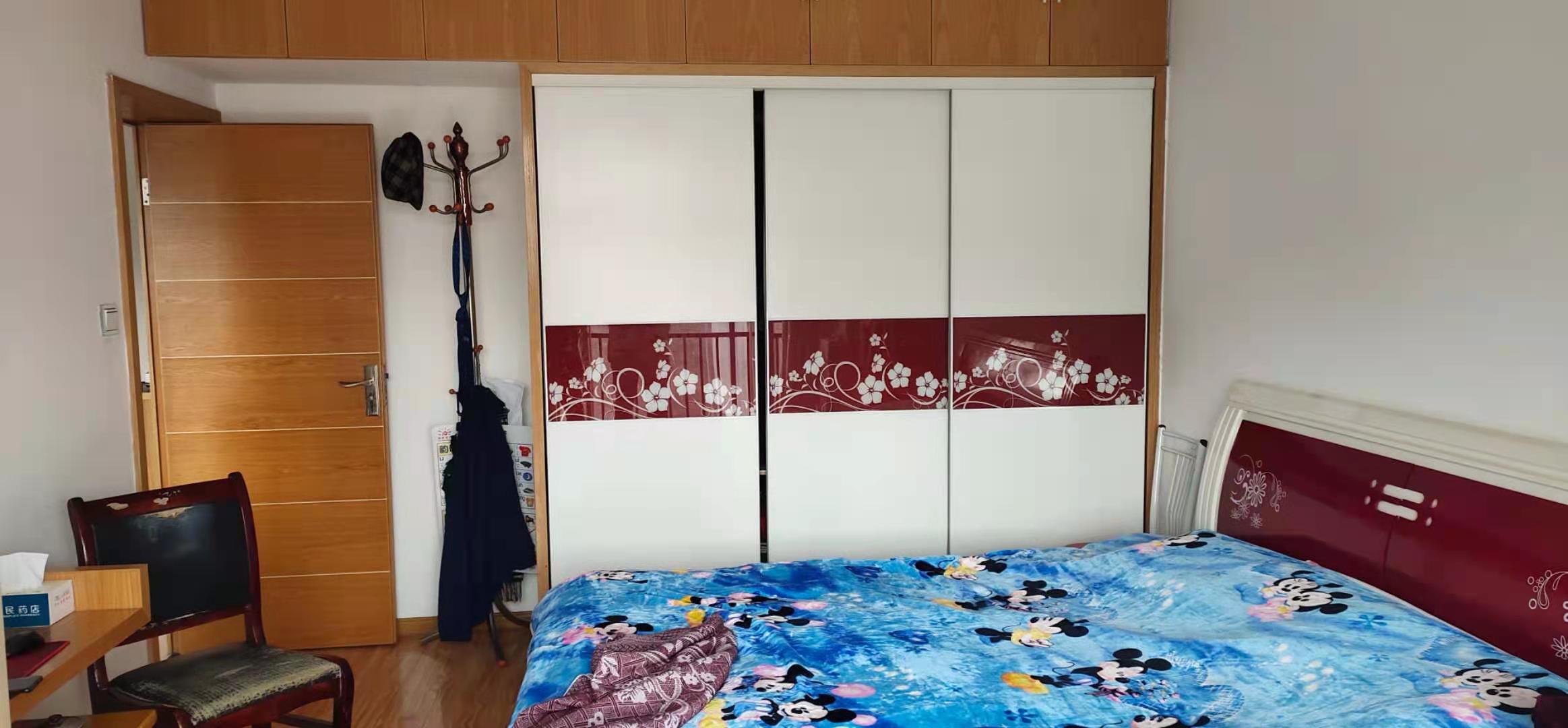 旺佳华府  3室2厅2卫   84.80万客厅