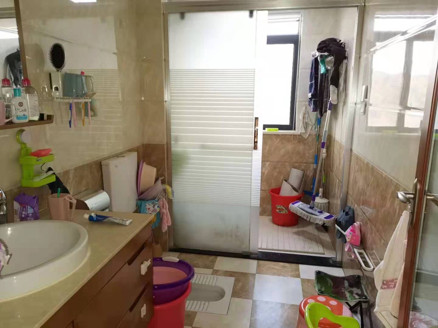 会龙山溪谷（住宅）  3室2厅2卫    118.0万卫生间