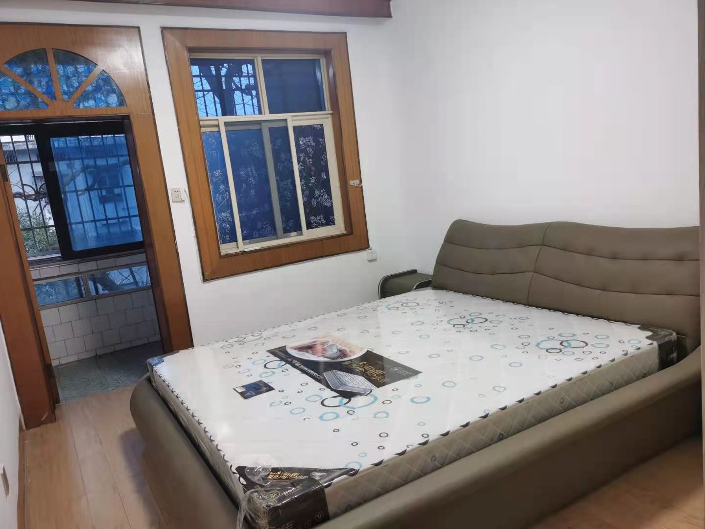 橡胶机家属区  2室1厅1卫    26.8万 橡胶机家属区  2室1厅1卫    26.8万卧室