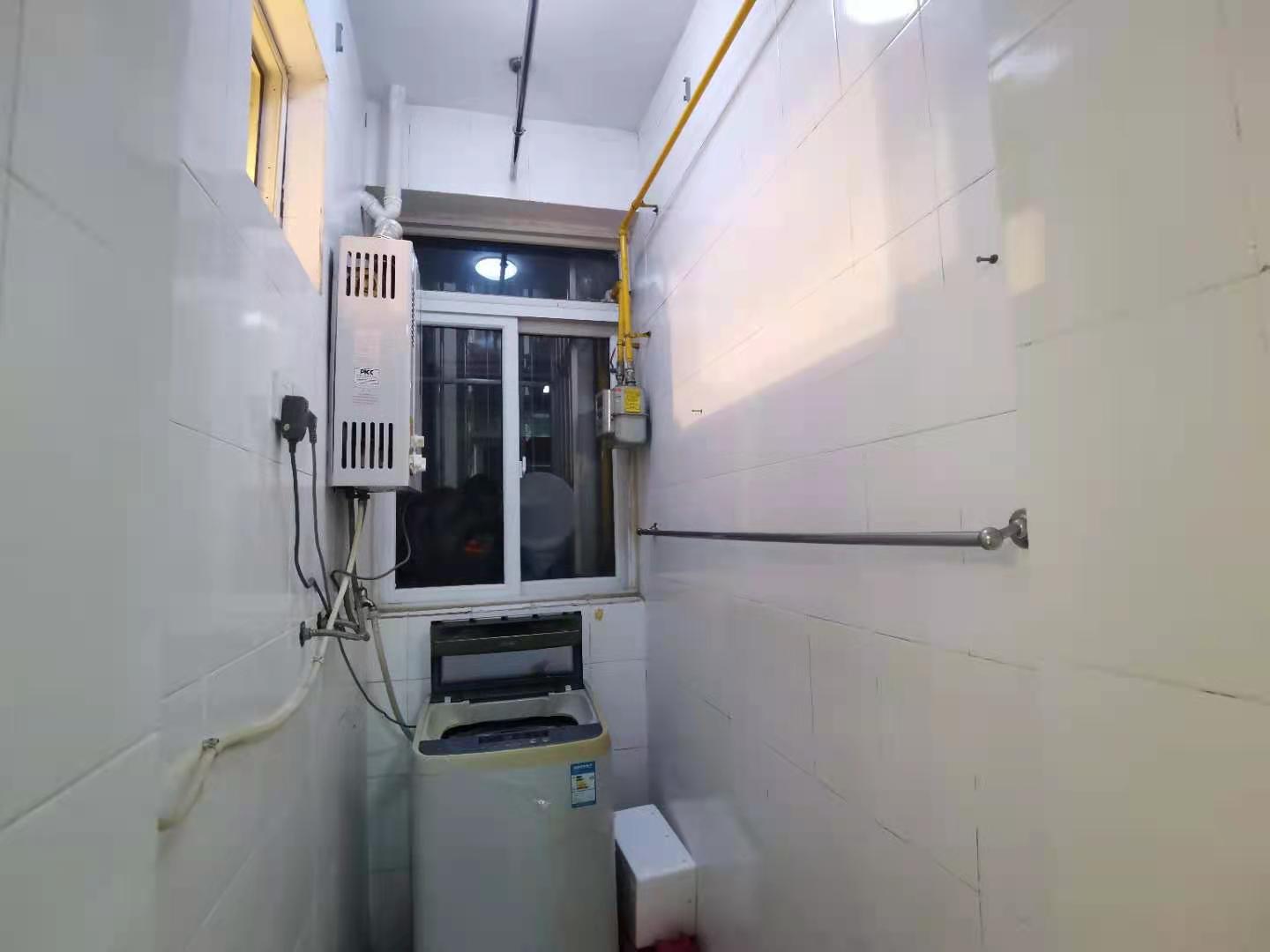 南湖锦苑 1室1厅1卫 1400.0元/月 南湖锦苑 1室1厅1卫 1400.0元/月室内图