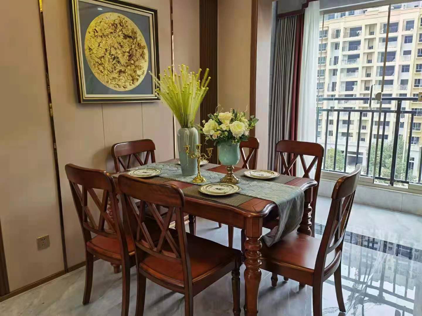 大汉龙城兴龙府  5室2厅2卫   105.00万客厅