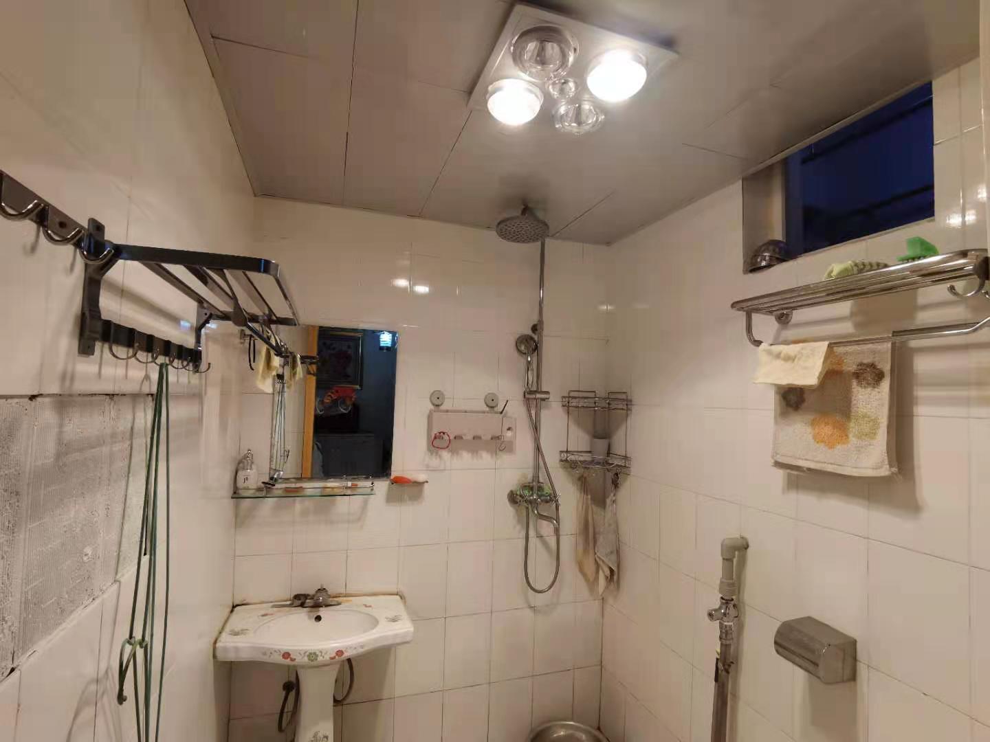 南湖锦苑 1室1厅1卫 1400.0元/月 南湖锦苑 1室1厅1卫 1400.0元/月室内图