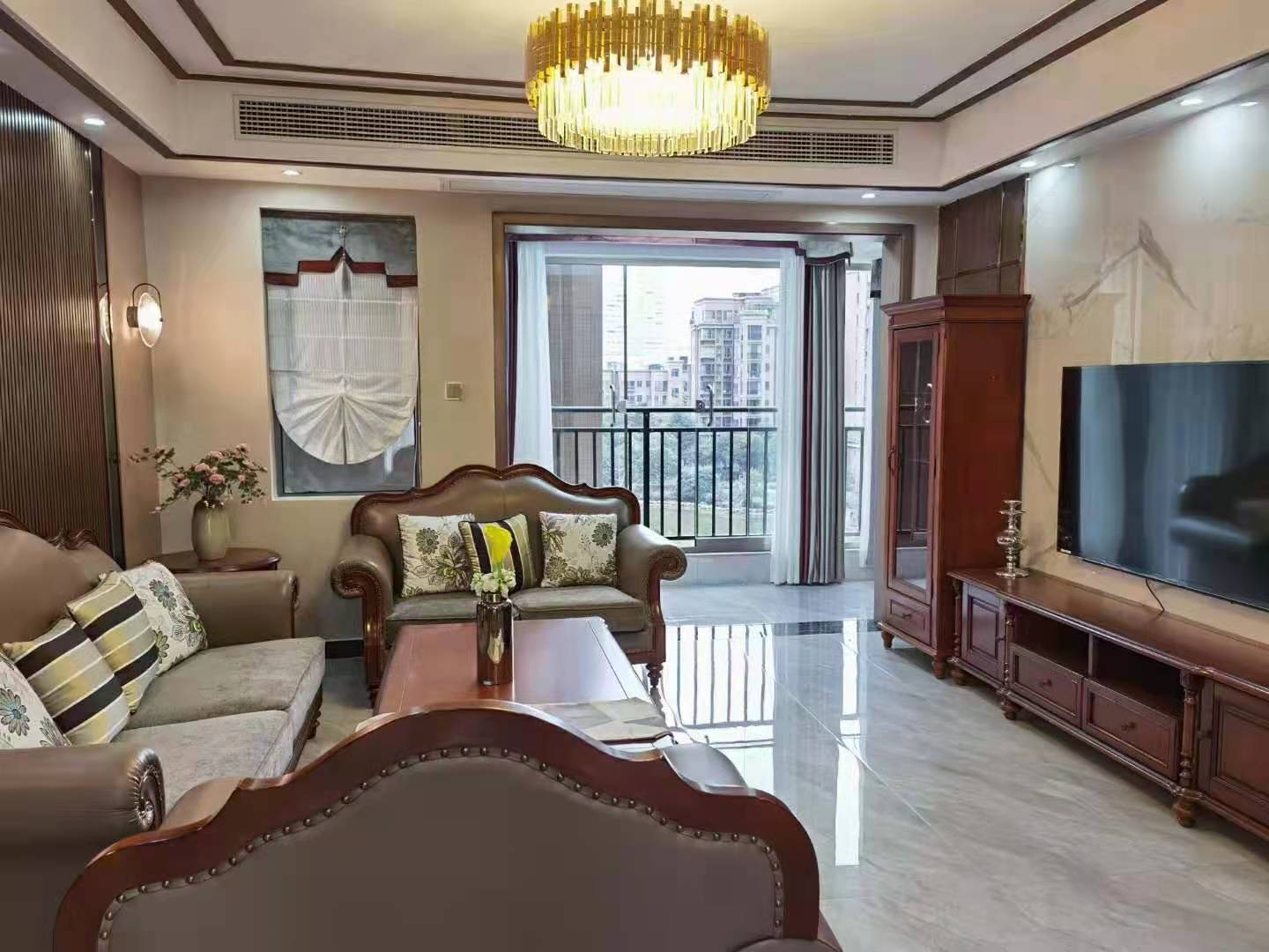 大汉龙城兴龙府  5室2厅2卫   105.00万客厅
