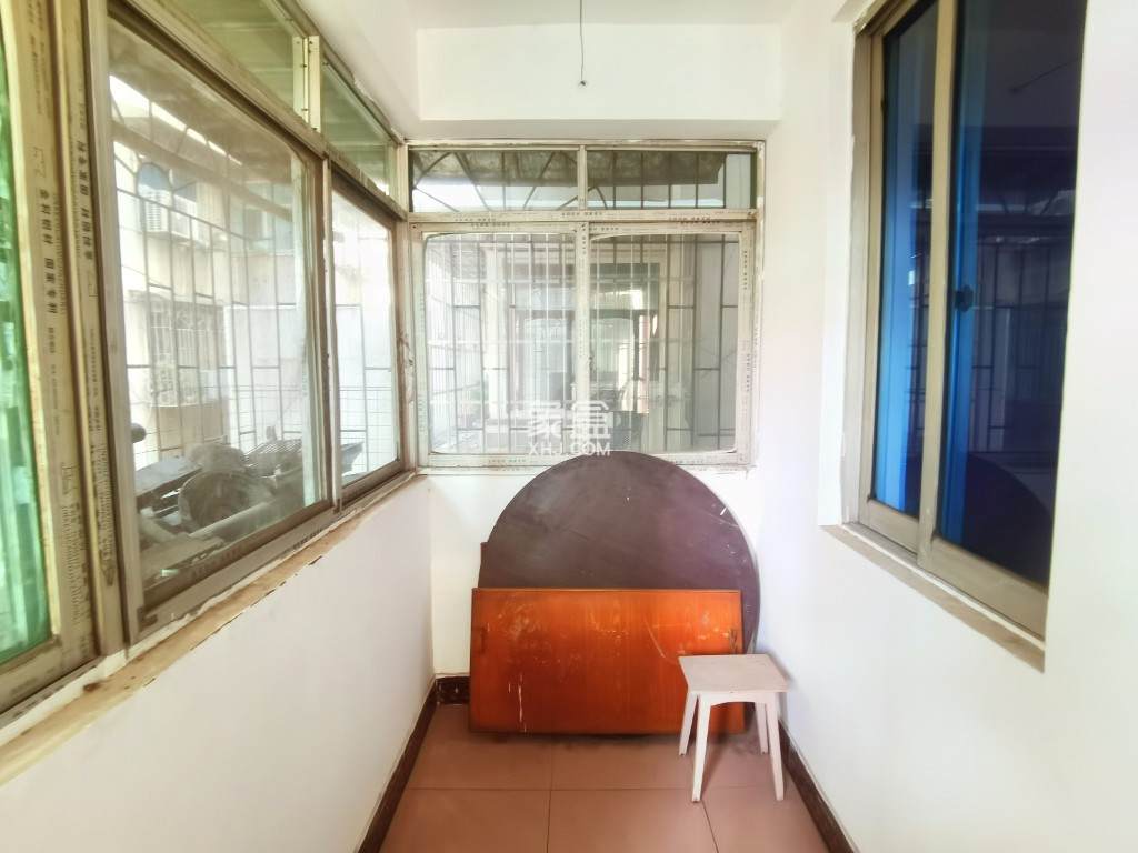 华盛商厦 2室1厅1卫 43.8万 华盛商厦 2室1厅1卫 43.8万客厅