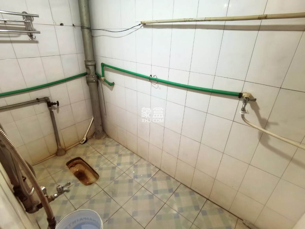 华盛商厦 2室1厅1卫 43.8万 华盛商厦 2室1厅1卫 43.8万客厅