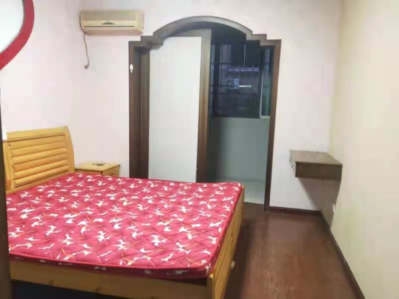 亲和府 3室2厅1卫 55.0万 亲和府 3室2厅1卫 55.0万客厅