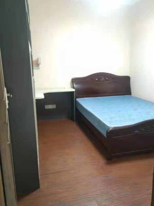 亲和府 3室2厅1卫 55.0万 亲和府 3室2厅1卫 55.0万客厅