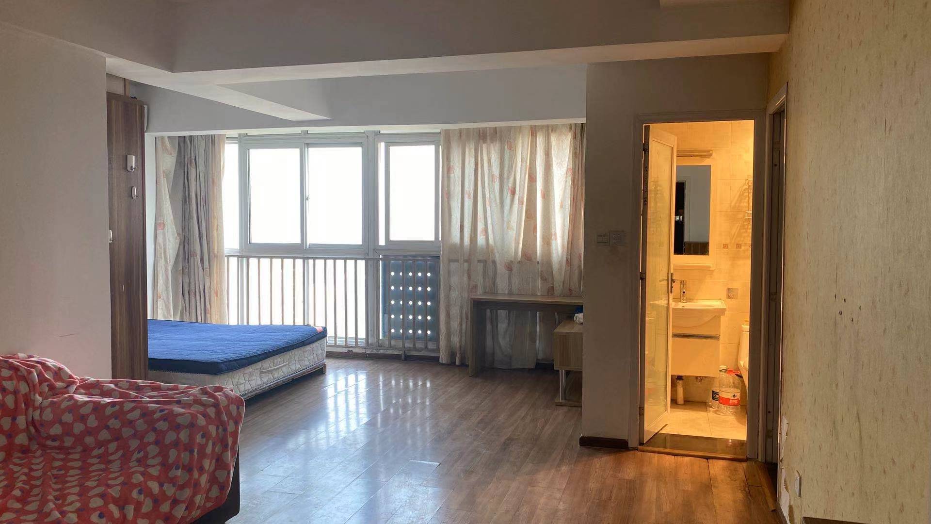 左右小区  1室1厅1卫    1300.0元/月 左右小区  1室1厅1卫    1300.0元/月