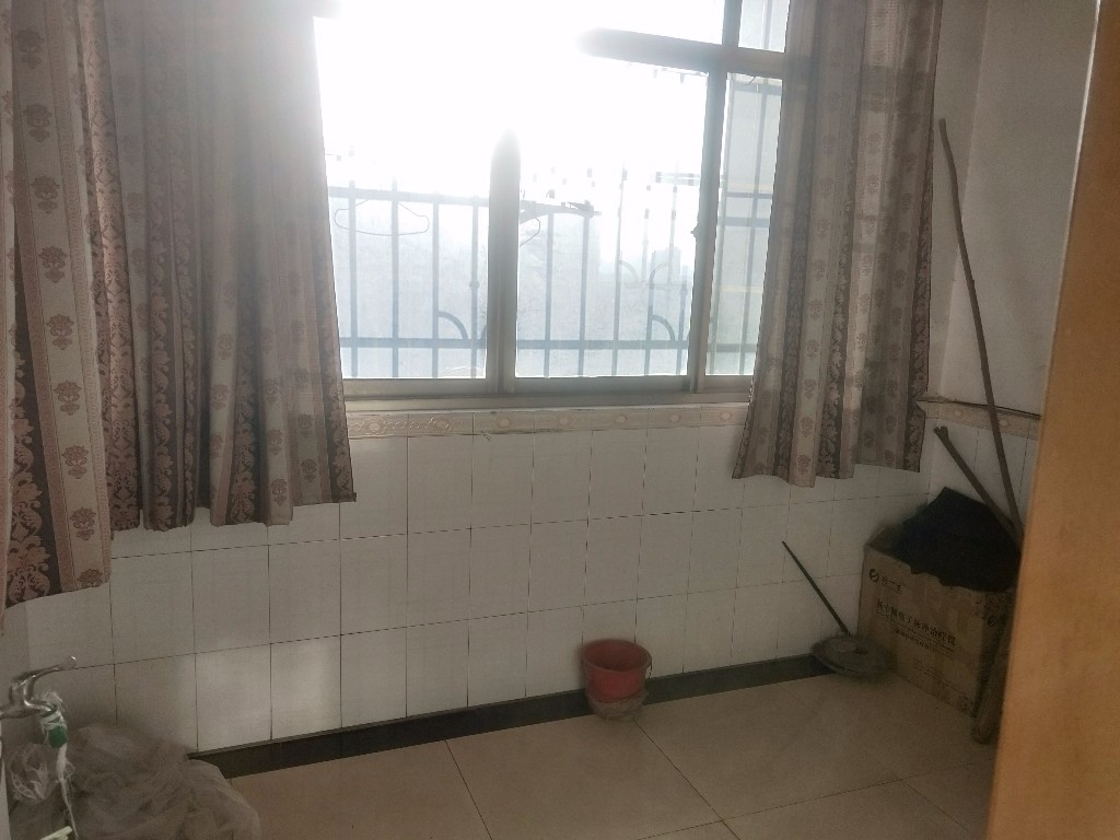 紫东小区红旗中路19号 3室2厅1卫 1100.0元/月 紫东小区红旗中路19号 3室2厅1卫 1100.0元/月室内图