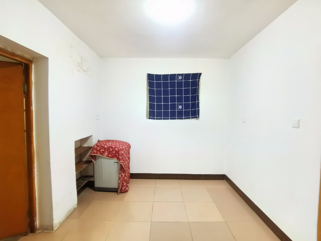 华盛商厦 2室1厅1卫 43.8万 华盛商厦 2室1厅1卫 43.8万客厅