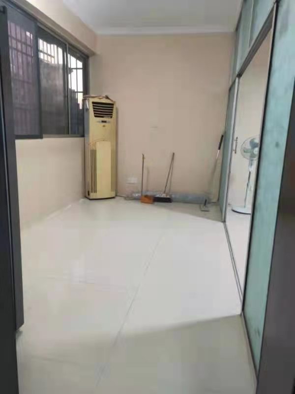 亲和府 3室2厅1卫 55.0万 亲和府 3室2厅1卫 55.0万客厅