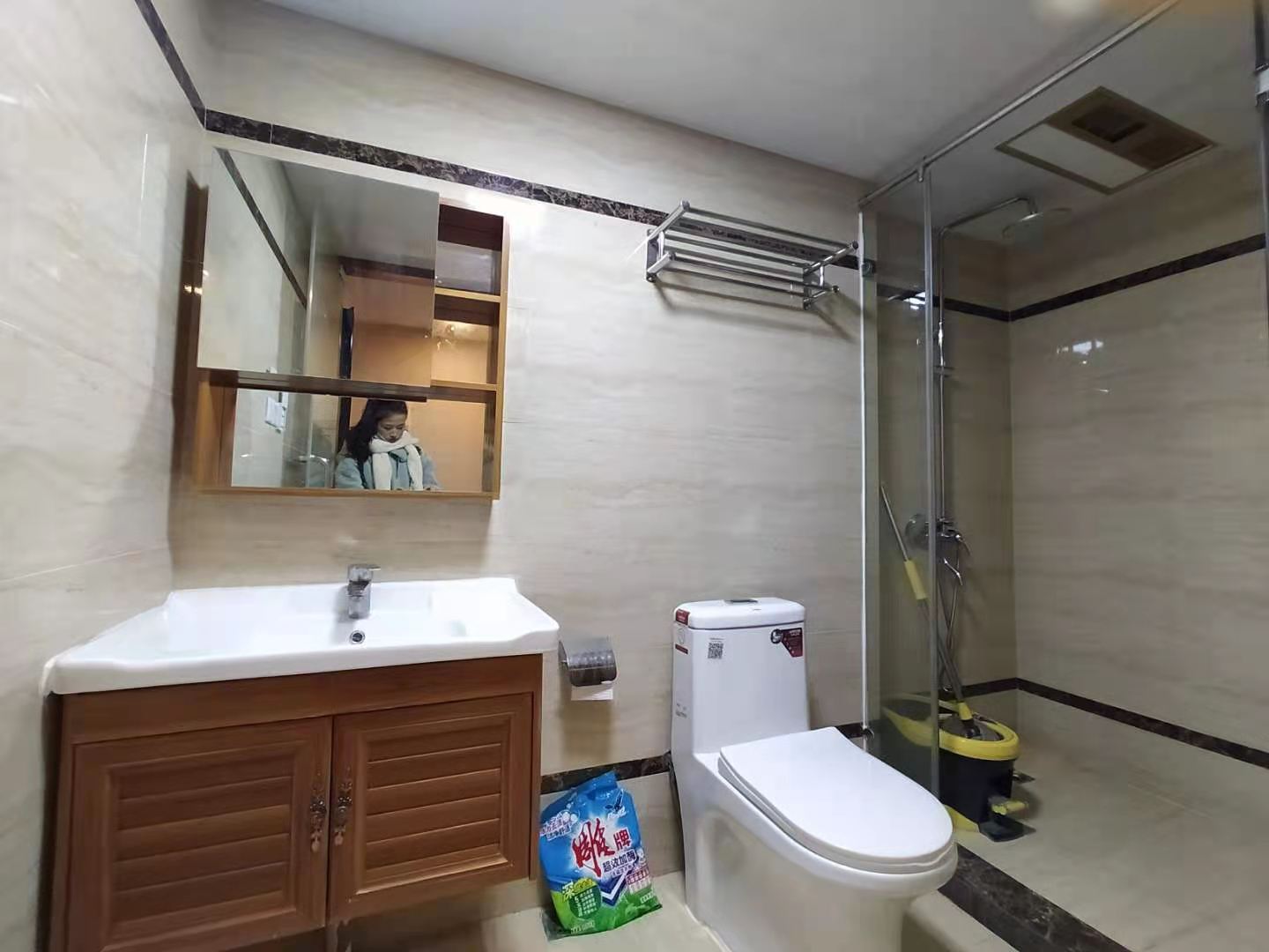 佳源罗马都市  1室1厅1卫    1600.0元/月 佳源罗马都市  1室1厅1卫    1600.0元/月室内图