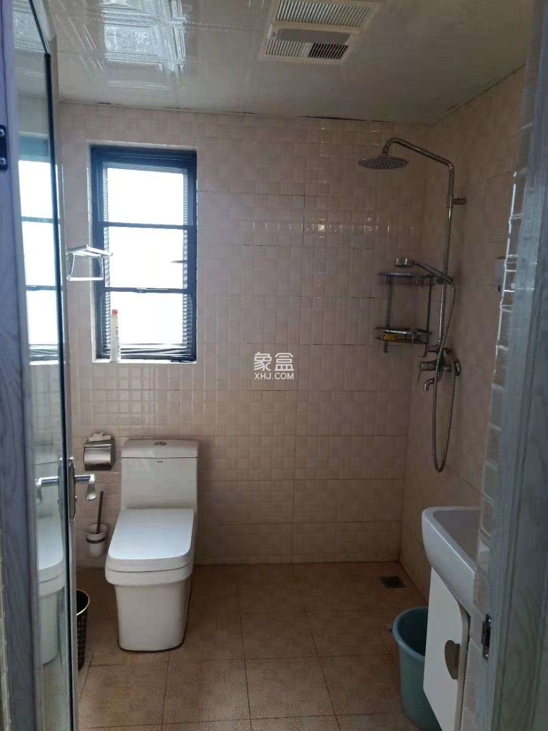 南湖世纪 2室2厅1卫 2500.00元/月 南湖世纪 2室2厅1卫 2500.00元/月室内图