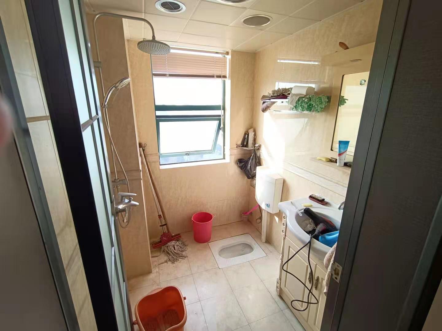 银城壹号 3室2厅2卫 108.0万 银城壹号 3室2厅2卫 108.0万卫生间