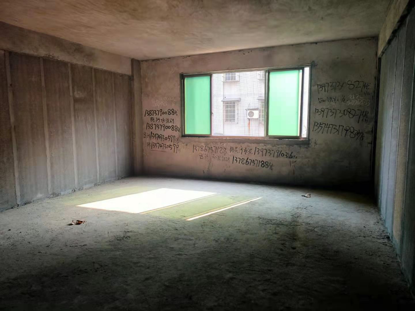 山水家园 4室2厅2卫 62.0万 山水家园 4室2厅2卫 62.0万客厅