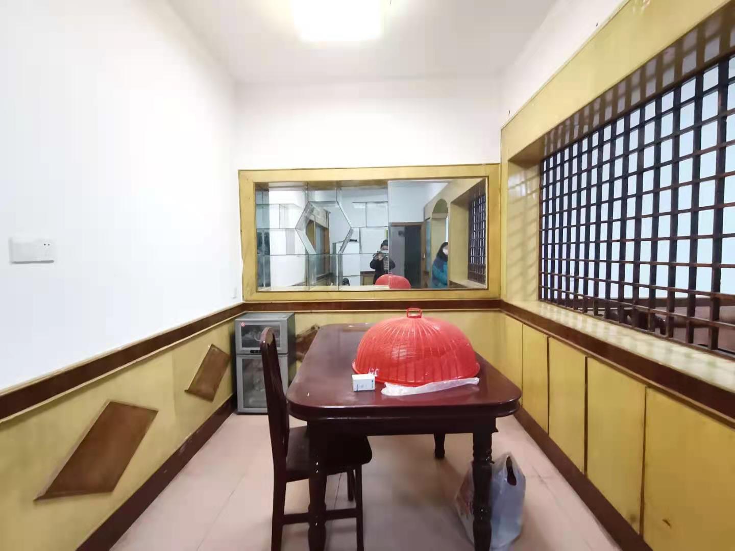 立新二社区  4室2厅1卫   1300.00元/月室内图