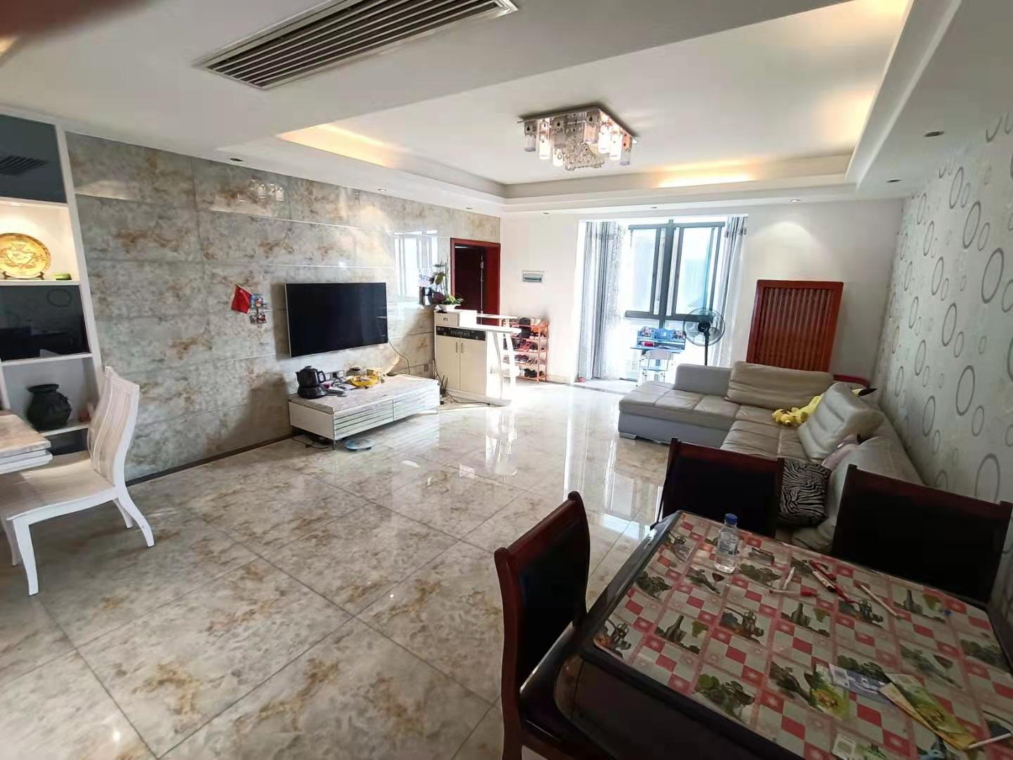 银城壹号 3室2厅2卫 108.0万 银城壹号 3室2厅2卫 108.0万客厅