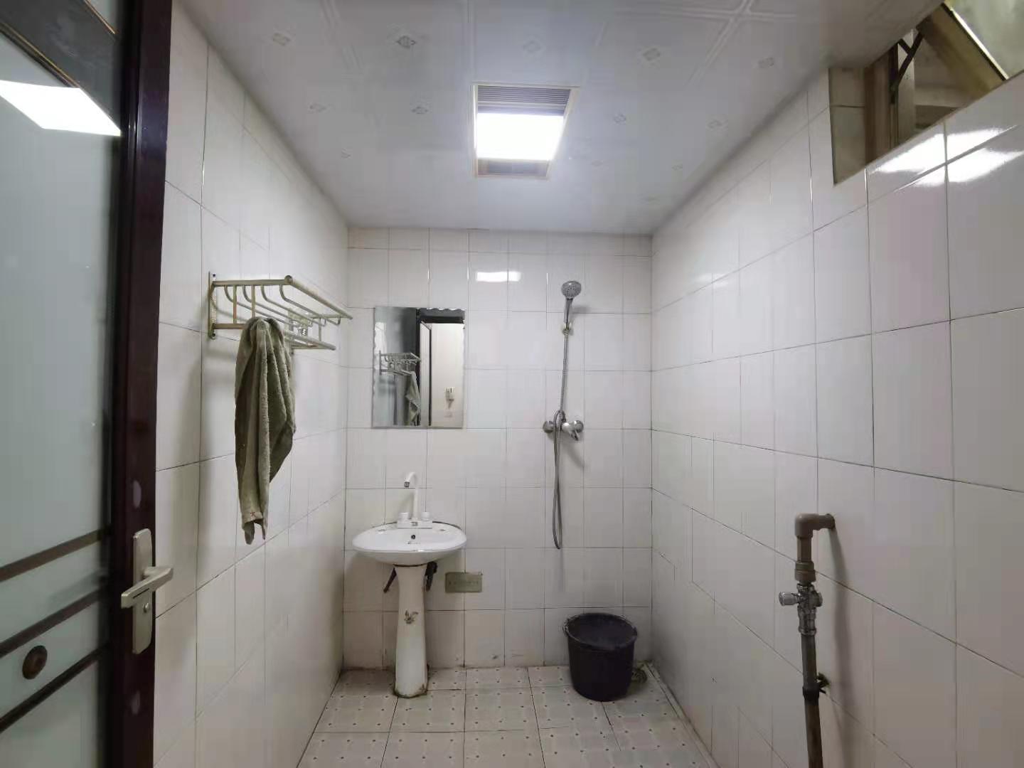 南湖锦苑 1室1厅1卫 1500.0元/月 南湖锦苑 1室1厅1卫 1500.0元/月室内图