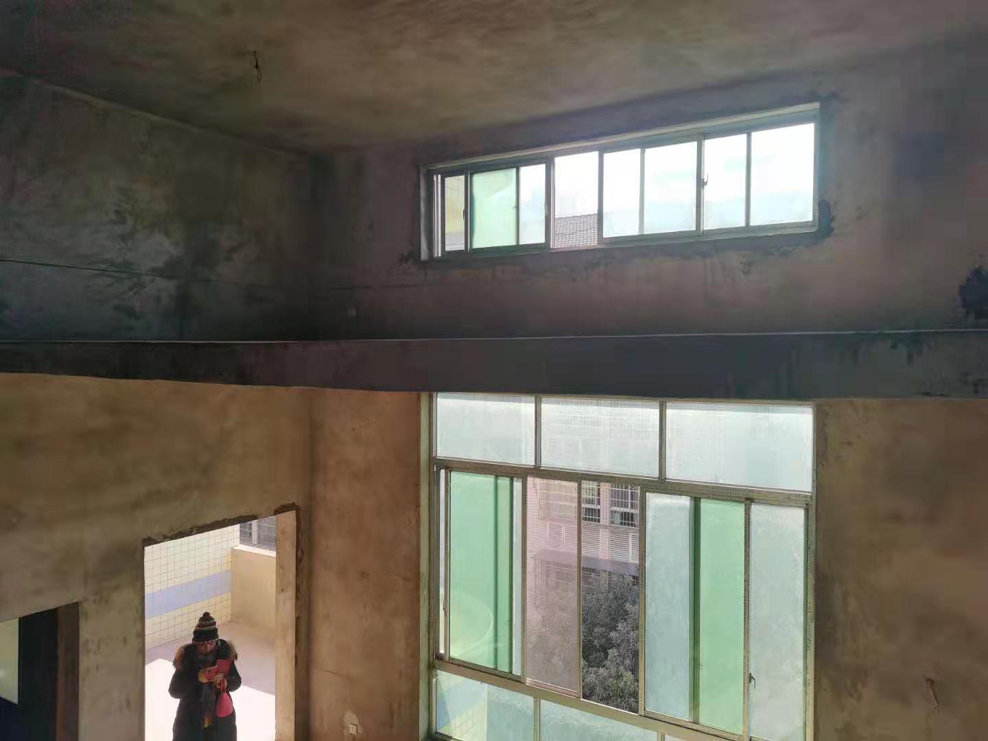 梓山苑小区 5室3厅2卫 98.0万 梓山苑小区 5室3厅2卫 98.0万客厅