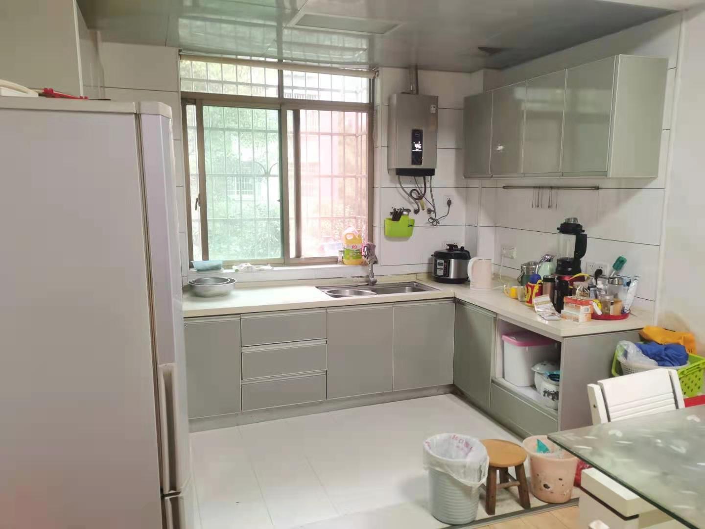 馨家苑小区  3室2厅2卫    54.8万 馨家苑小区  3室2厅2卫    54.8万客厅